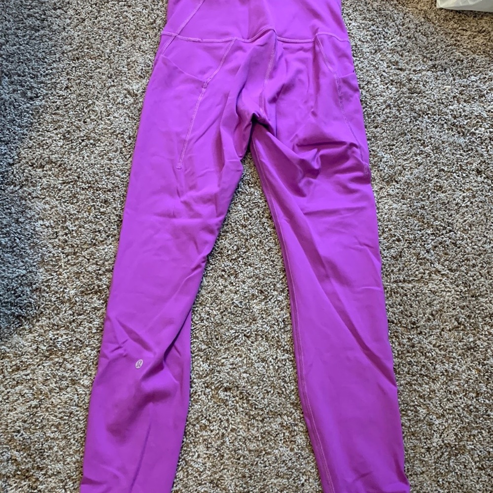 Lululemon yoga align high-rise leggings 25” size 6. ✨never used✨